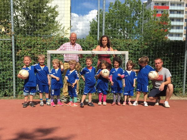 Übergabe Trikotsatz von HUMMEL an die Fußball AG der KiTa &quot;Arche Noah&quot;