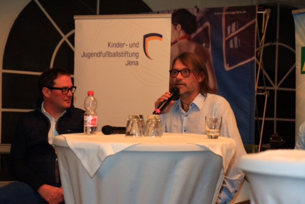 Trainer und Athleten diskutieren im Ernst Abbe Stadion über Sportpsychologie