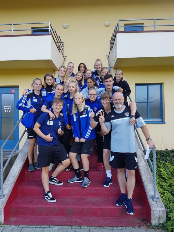 Kinder- und Jugendfußballstiftung Jena unterstützt Trainingslager der B-Juniorinnen des FF USV Jena e.V.